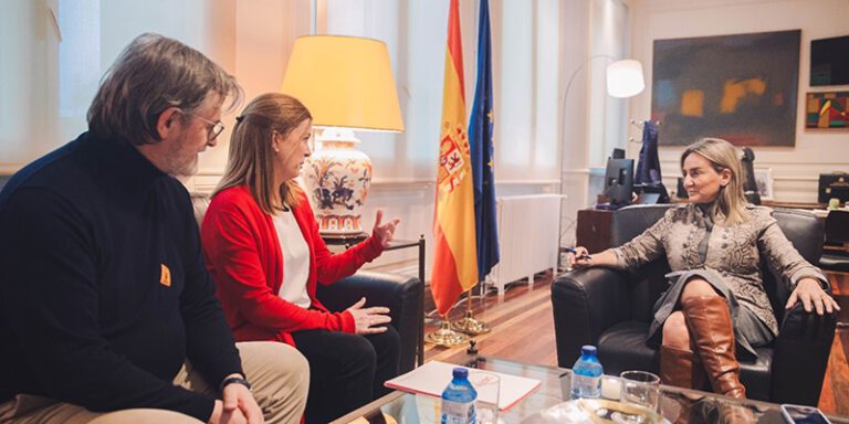 Lee más sobre el artículo UGT se reúne con la ministra de Educación, Milagros Tolón, para exigir avances reales en la mejora de las condiciones sociolaborales del profesorado